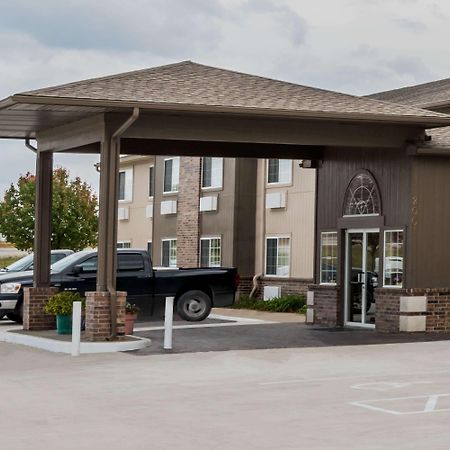 Super 8 By Wyndham Gardner Hotel Exterior photo