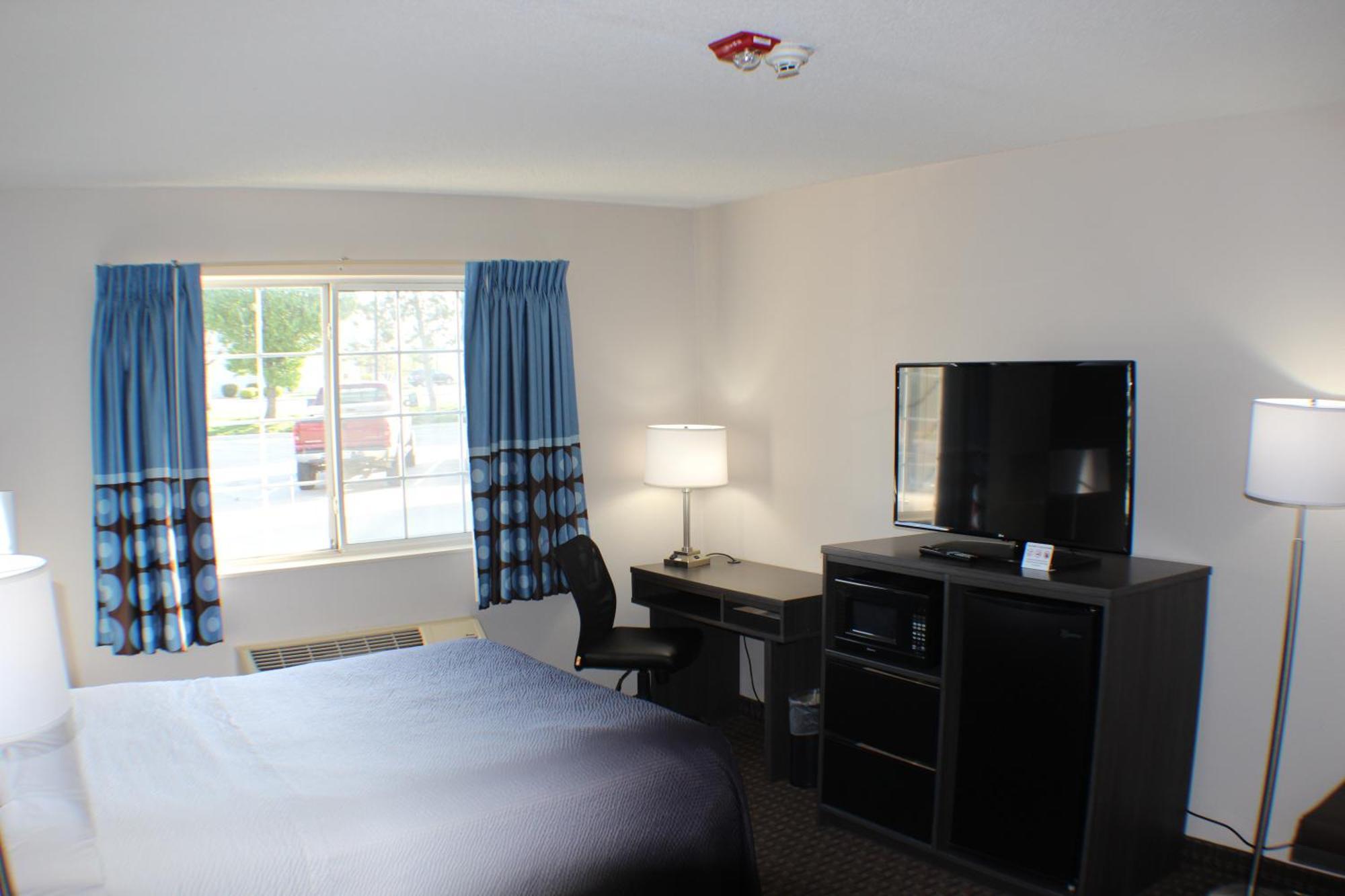 Super 8 By Wyndham Gardner Hotel Exterior photo