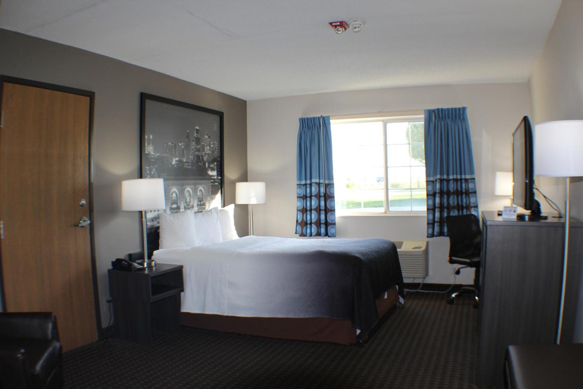 Super 8 By Wyndham Gardner Hotel Exterior photo