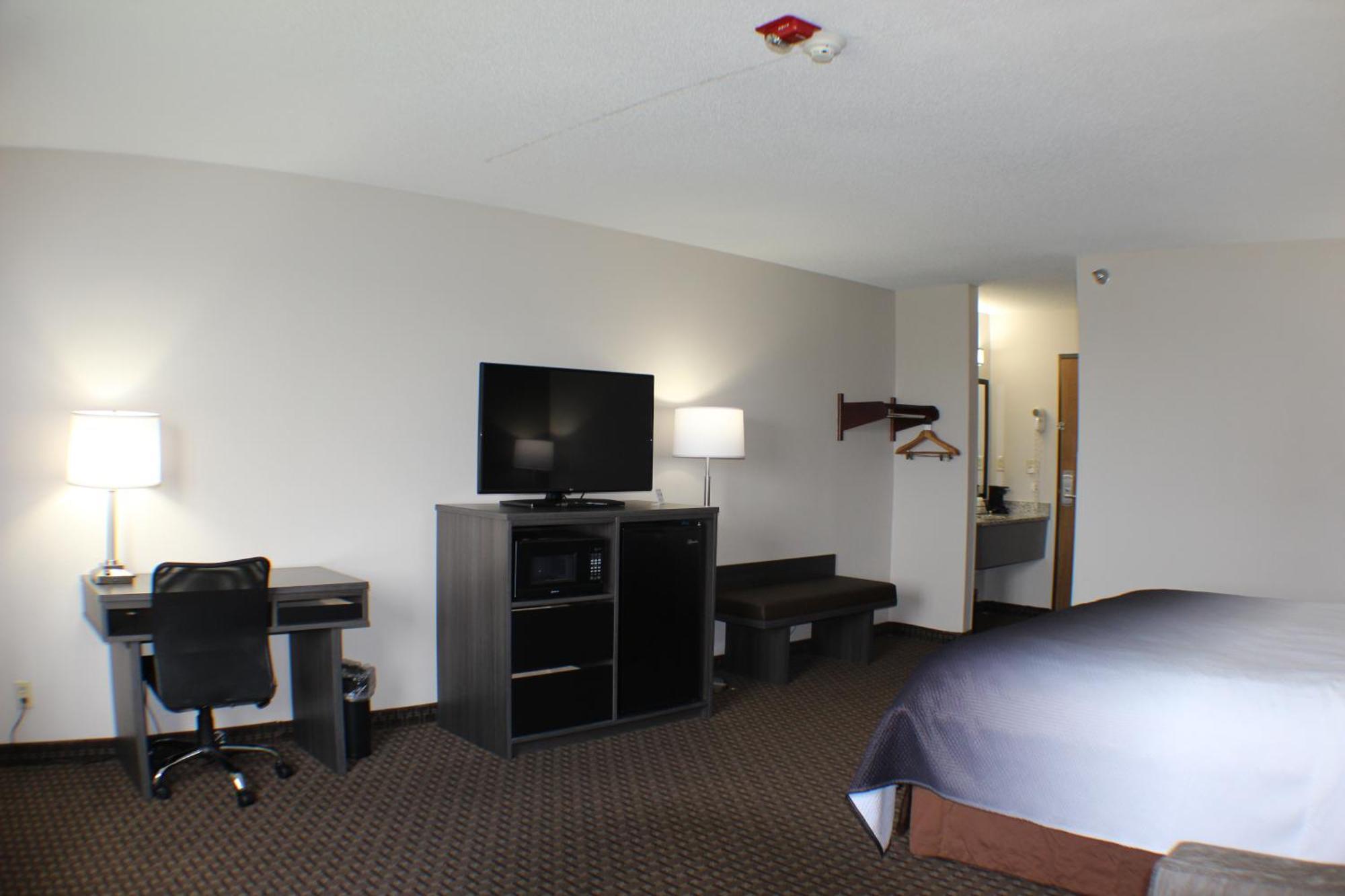 Super 8 By Wyndham Gardner Hotel Exterior photo