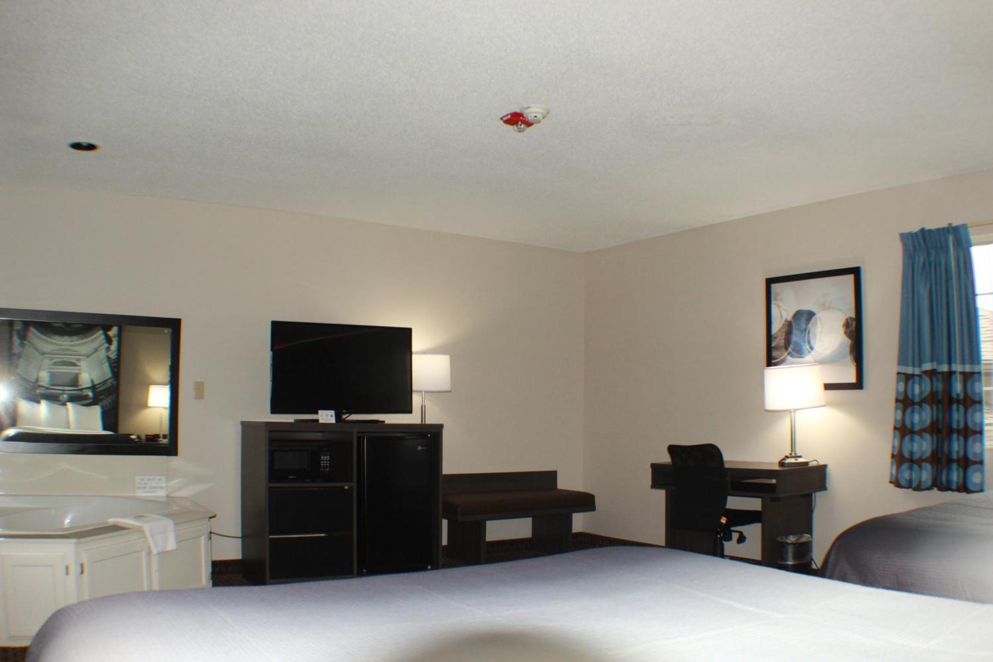 Super 8 By Wyndham Gardner Hotel Exterior photo