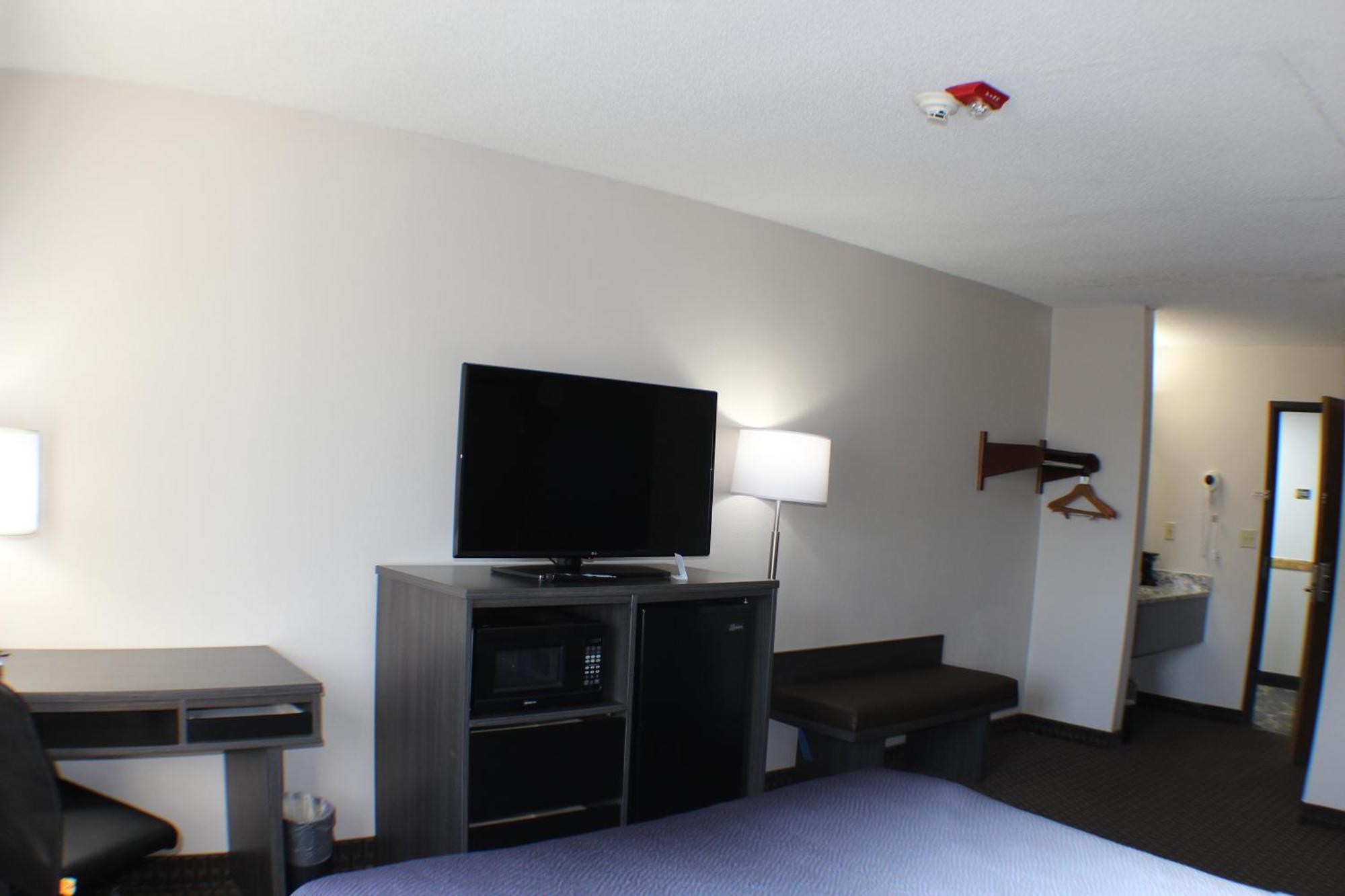 Super 8 By Wyndham Gardner Hotel Exterior photo