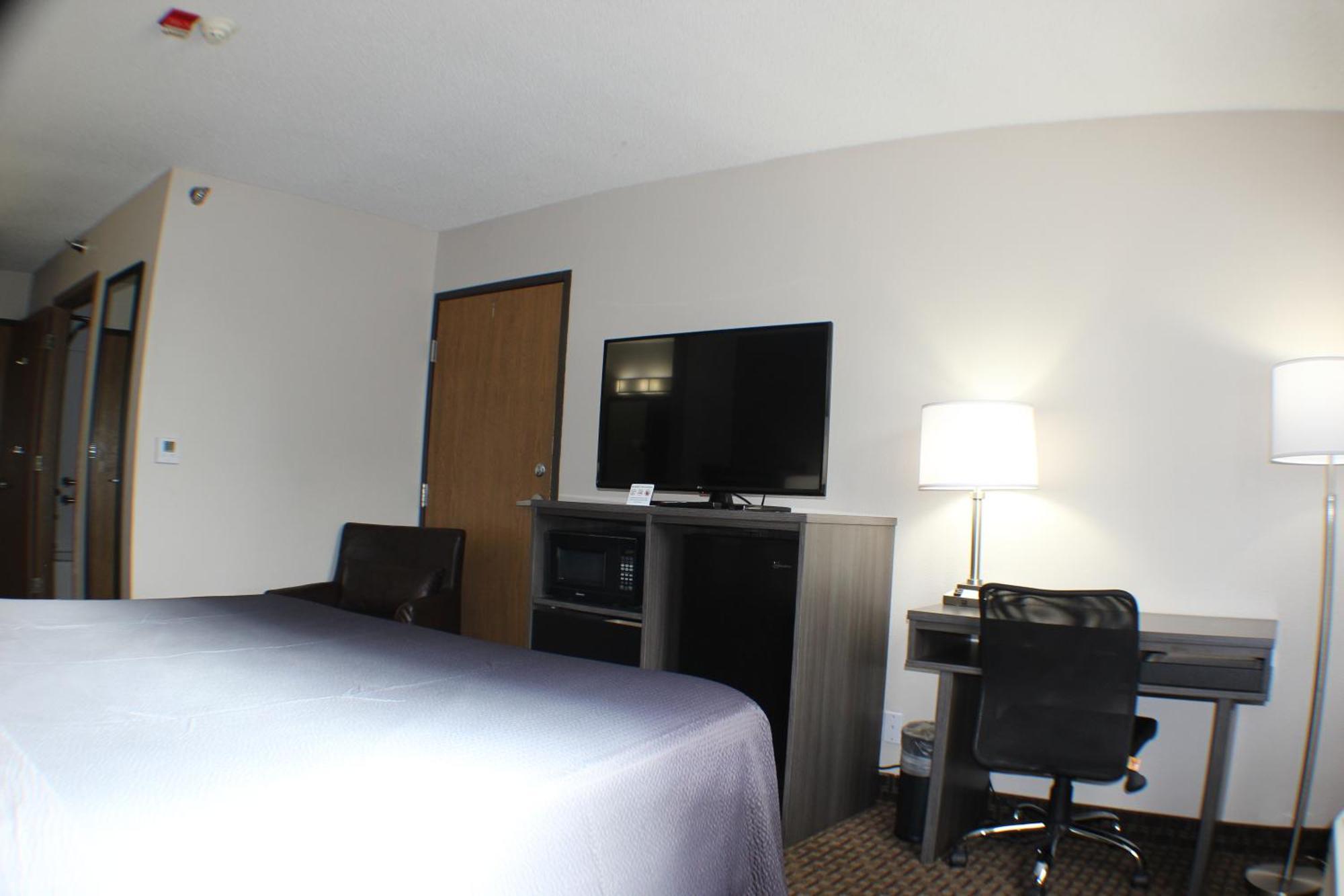 Super 8 By Wyndham Gardner Hotel Exterior photo