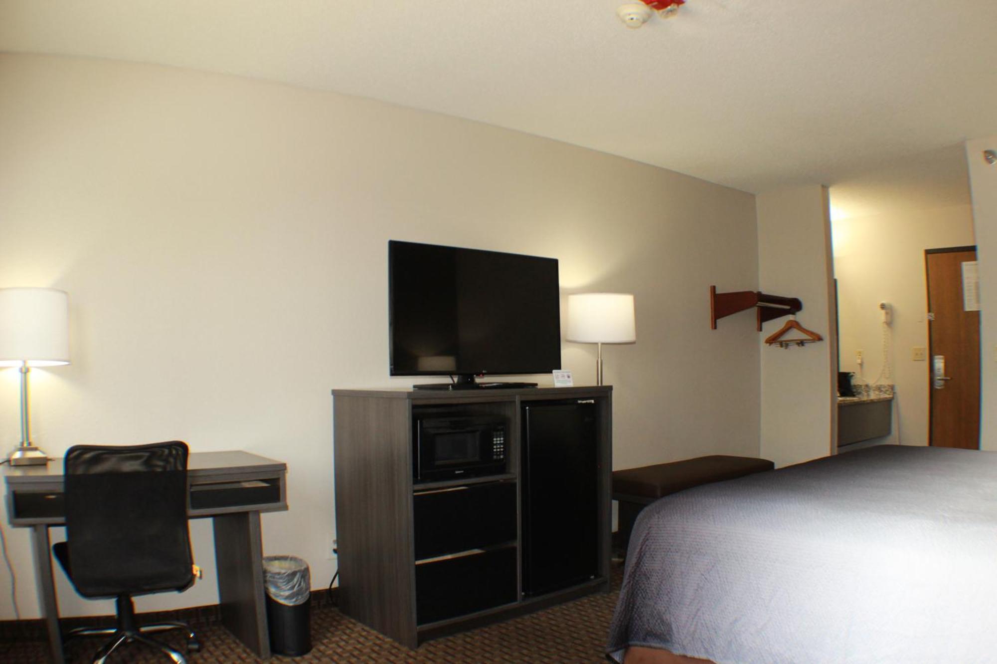 Super 8 By Wyndham Gardner Hotel Exterior photo