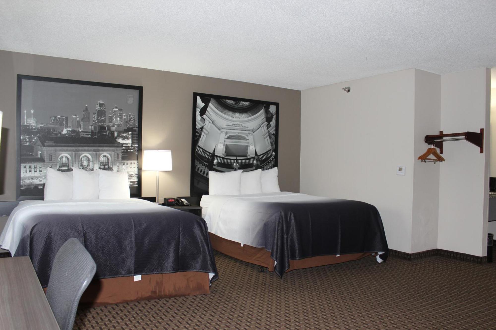 Super 8 By Wyndham Gardner Hotel Exterior photo