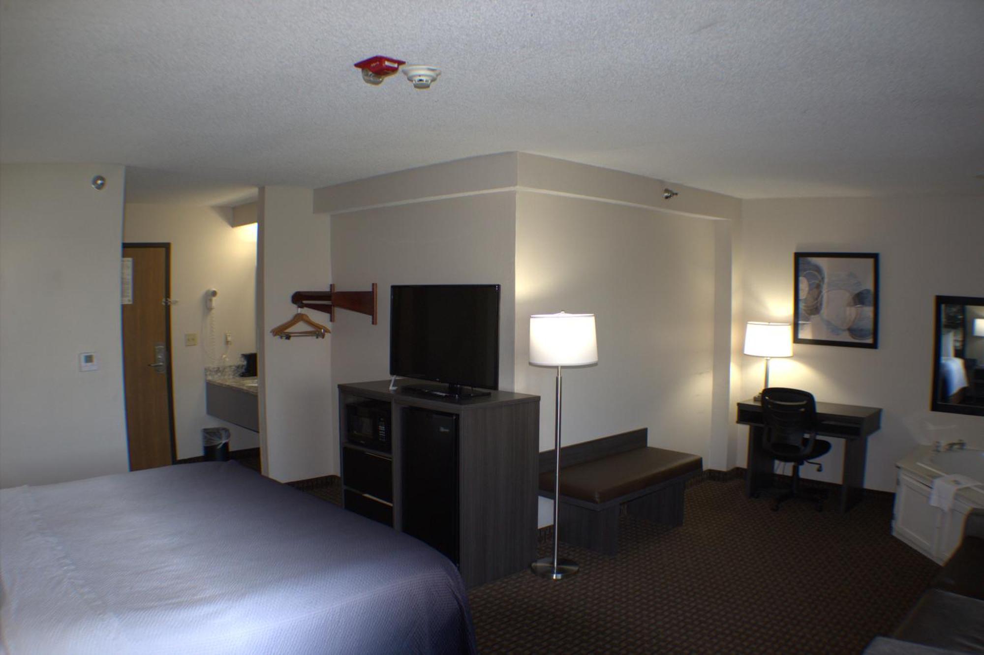Super 8 By Wyndham Gardner Hotel Exterior photo