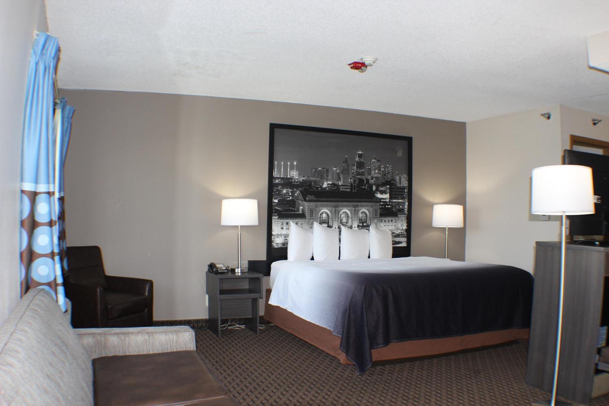Super 8 By Wyndham Gardner Hotel Exterior photo